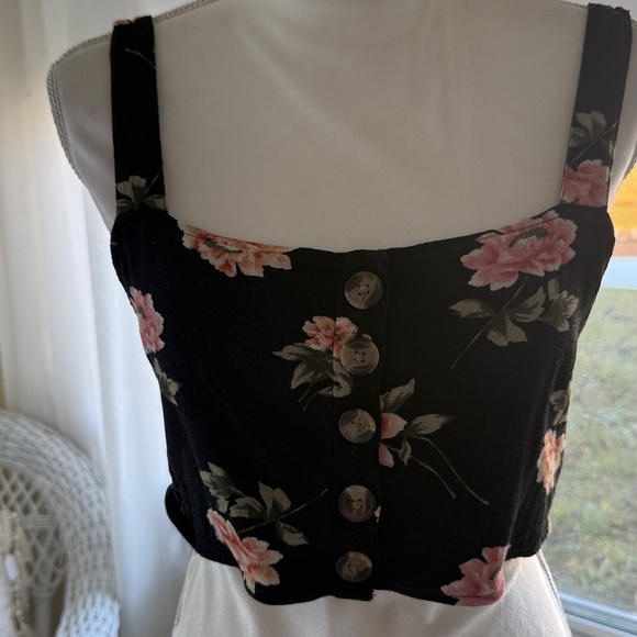 American Eagle Eagle black and rose floral crop top - Picture 4 of 16